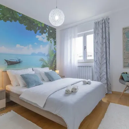 Center Penthouse - Free Parking *