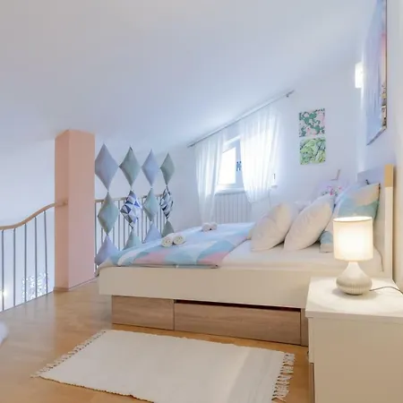 Center Penthouse Διαμέρισμα *