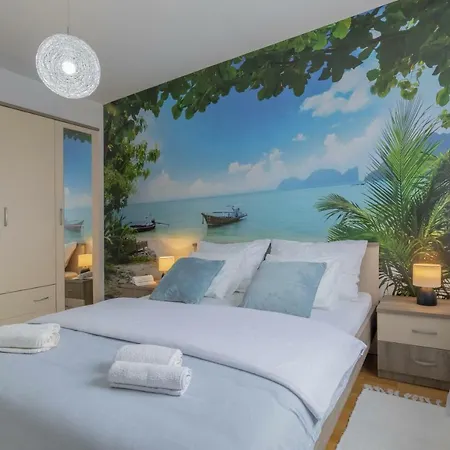 Center Penthouse - Free Parking * Pula