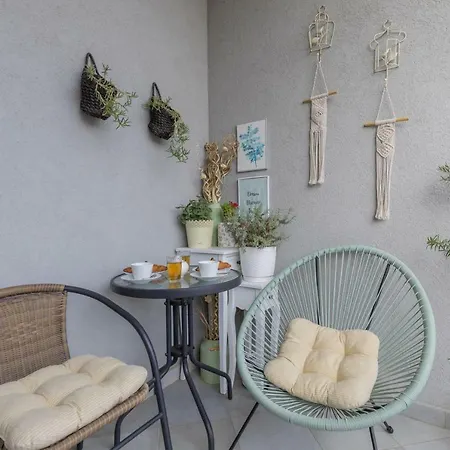 Center Penthouse - Free Parking