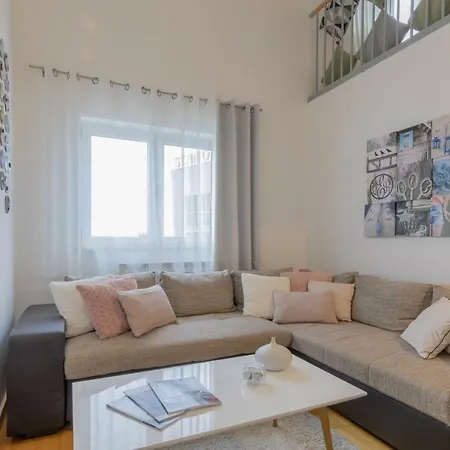 Center Penthouse - Free Parking
