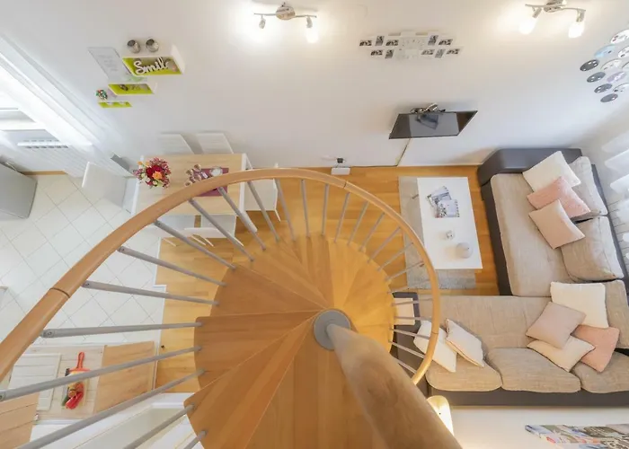 아파트 Center Penthouse 풀라