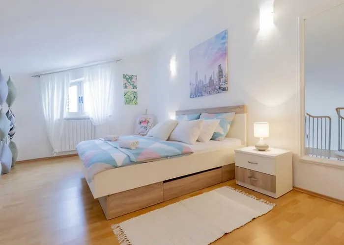 Center Penthouse * 풀라