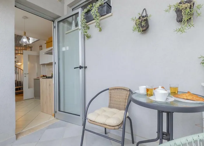 Center Penthouse 아파트 풀라