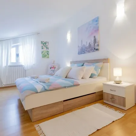 Center Penthouse * Pola